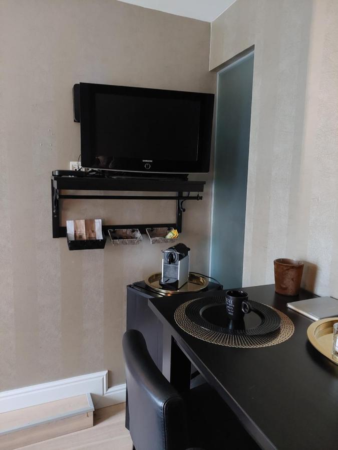 La Chambre Et Le Studio Du Chateau Du Golf De Bernalmont Liège Exterior foto