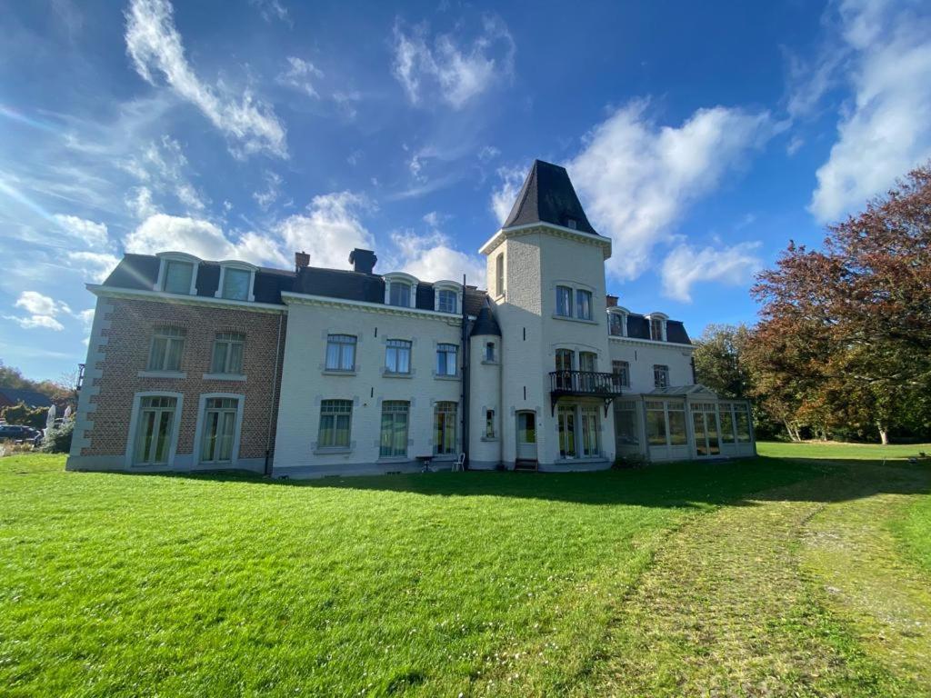 La Chambre Et Le Studio Du Chateau Du Golf De Bernalmont Liège Exterior foto