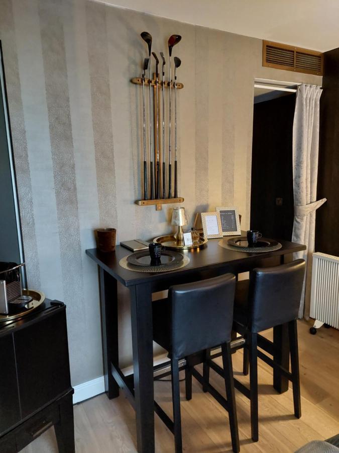 La Chambre Et Le Studio Du Chateau Du Golf De Bernalmont Liège Exterior foto
