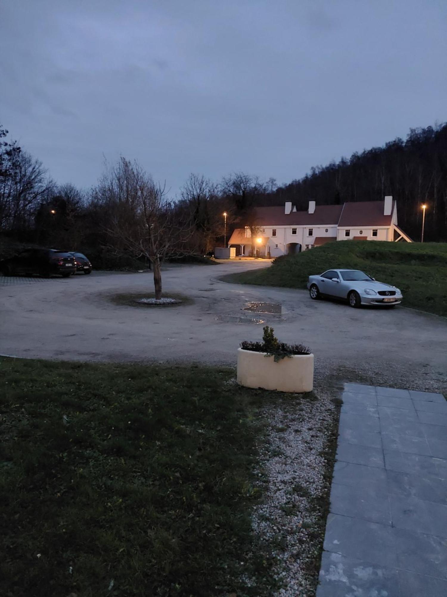 La Chambre Et Le Studio Du Chateau Du Golf De Bernalmont Liège Exterior foto